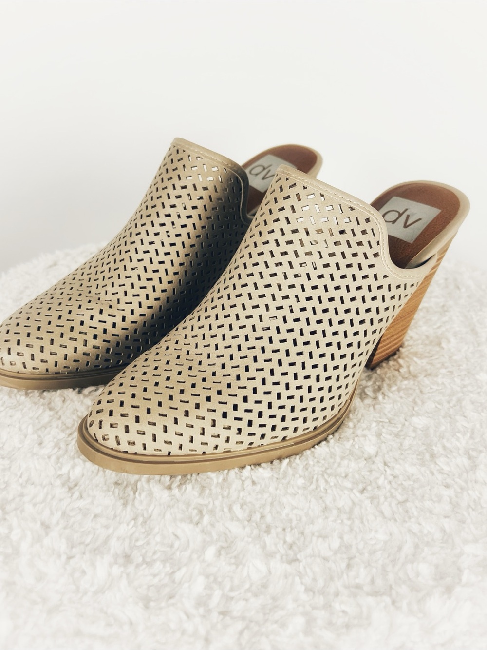 Dolce Vita Kenli Perforated Slip On Mule Heel Slides Natural Beige Size 7